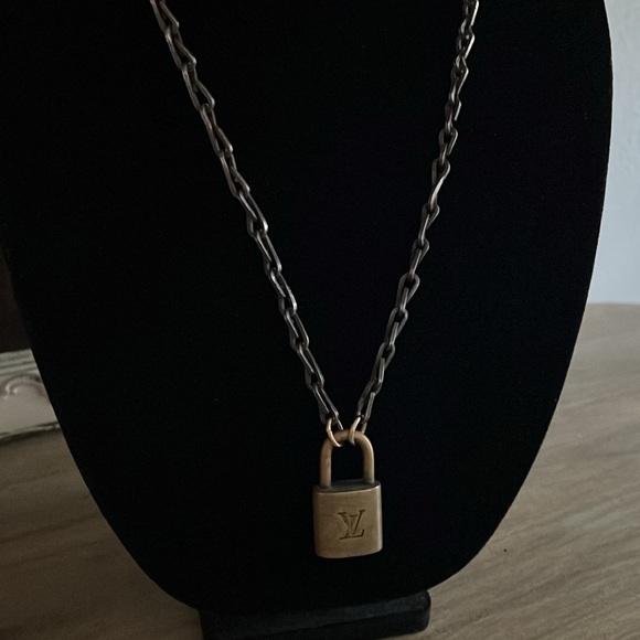 LV Lock necklace - Picture 4 of 8